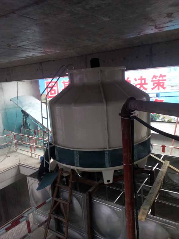 泸州成都轨道交通17号线一期工程TJ07标段125吨冷却塔安装现场